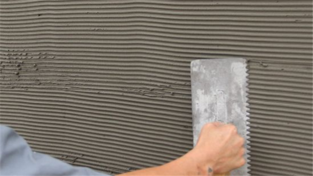 铺瓷砖是用水泥还是用瓷砖胶，别再说不知道了，否则就要返工！